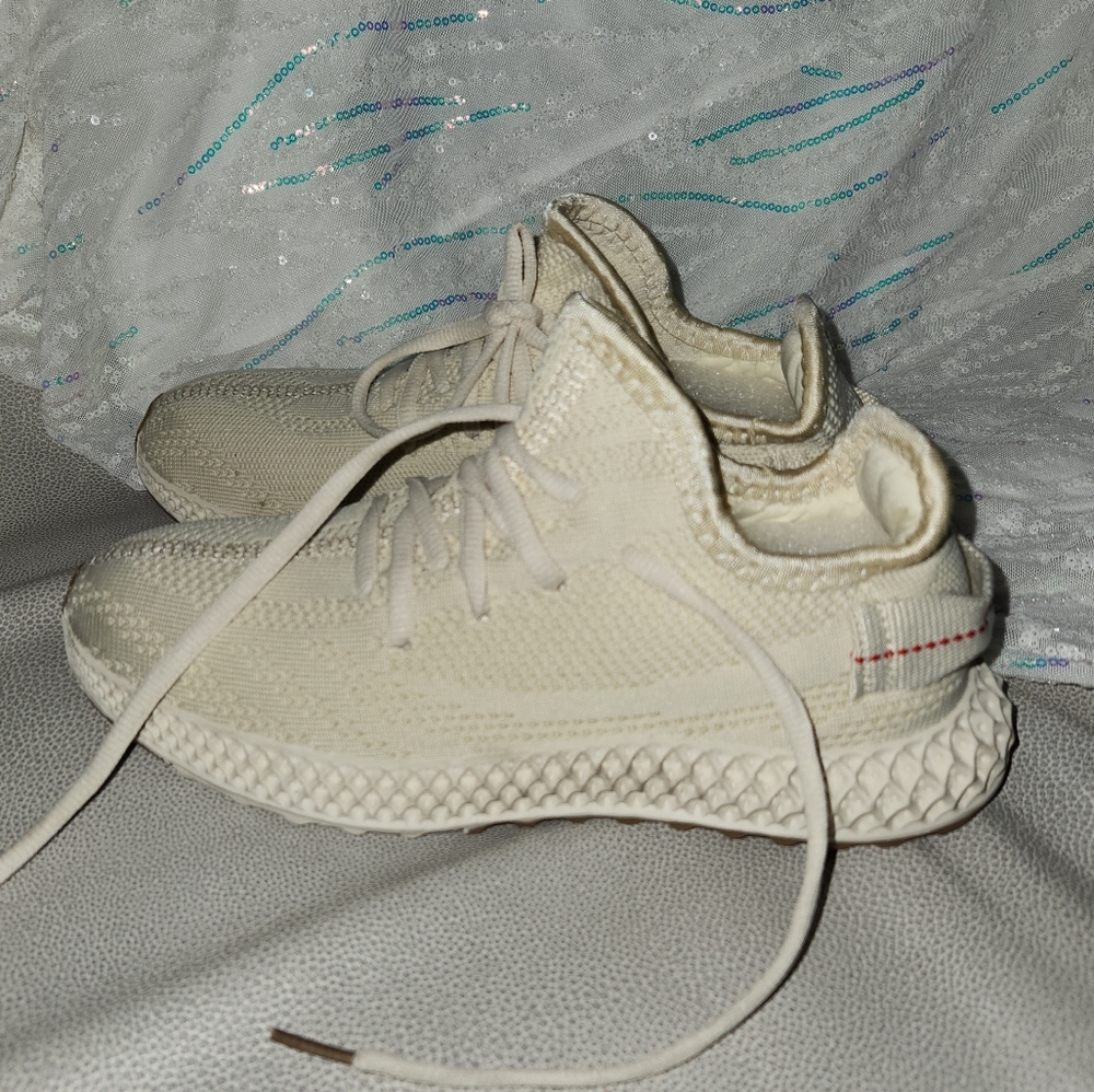 CREAM SNEAKERS 👟